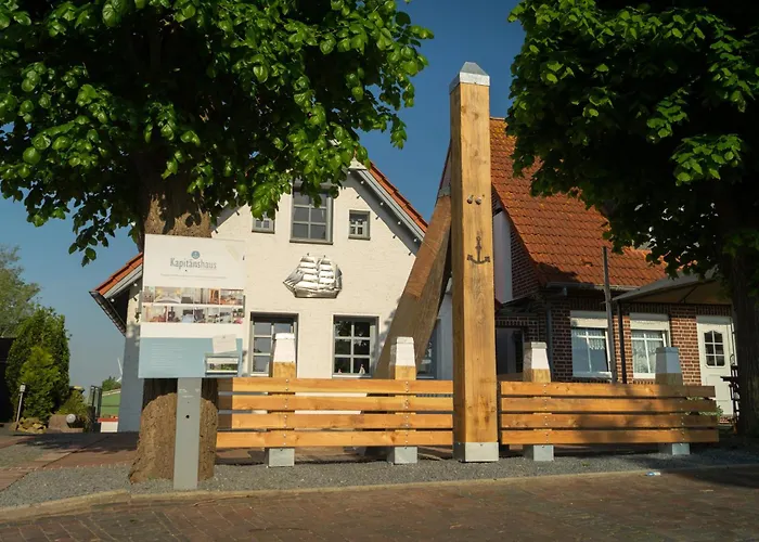 Kapitaenshaus An Der Nyaraló Friedrichsschleuse